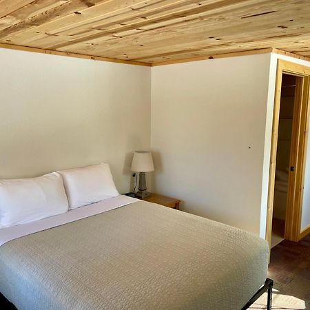 Hanging Horn Lakeside Resort Moose Lake Екстер'єр фото