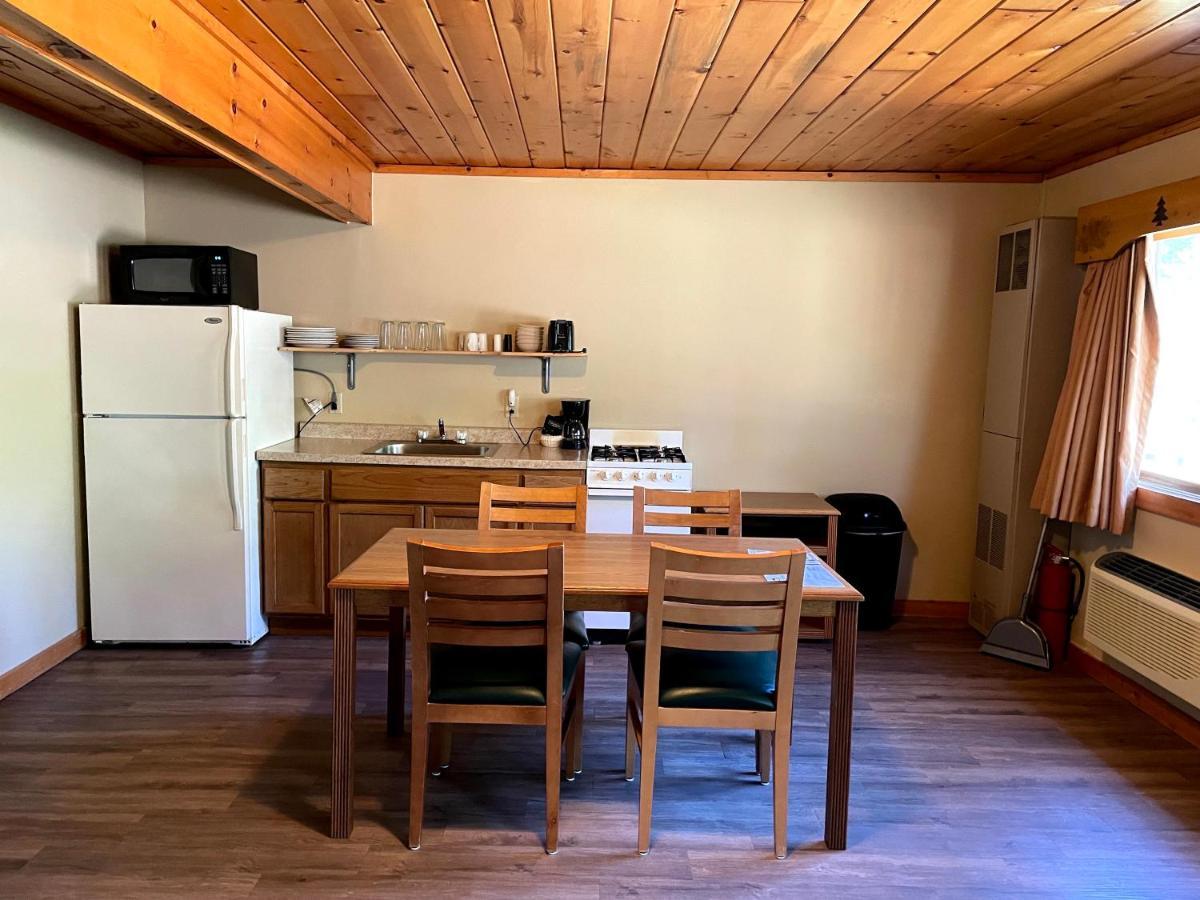 Hanging Horn Lakeside Resort Moose Lake Екстер'єр фото