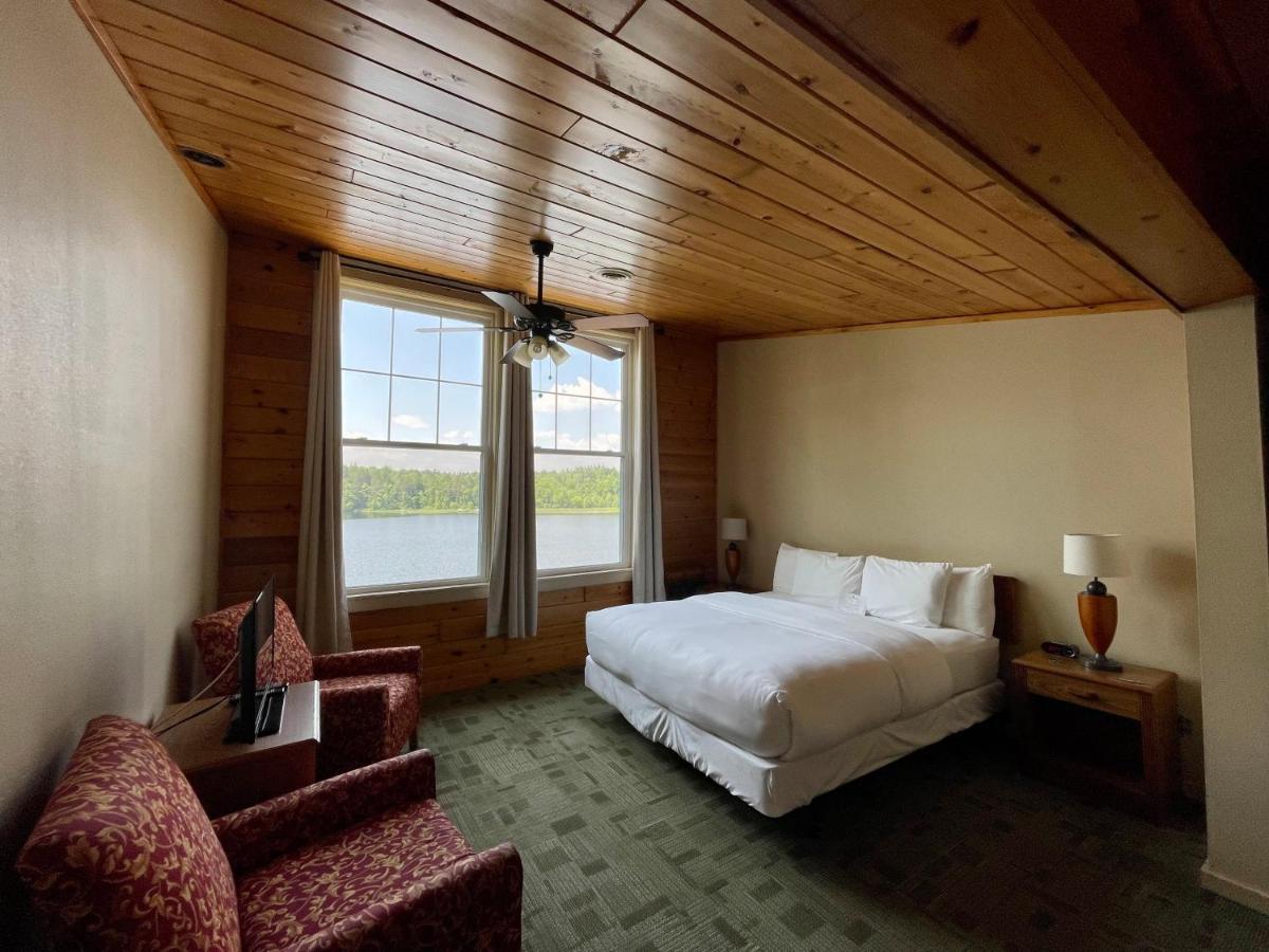 Hanging Horn Lakeside Resort Moose Lake Екстер'єр фото
