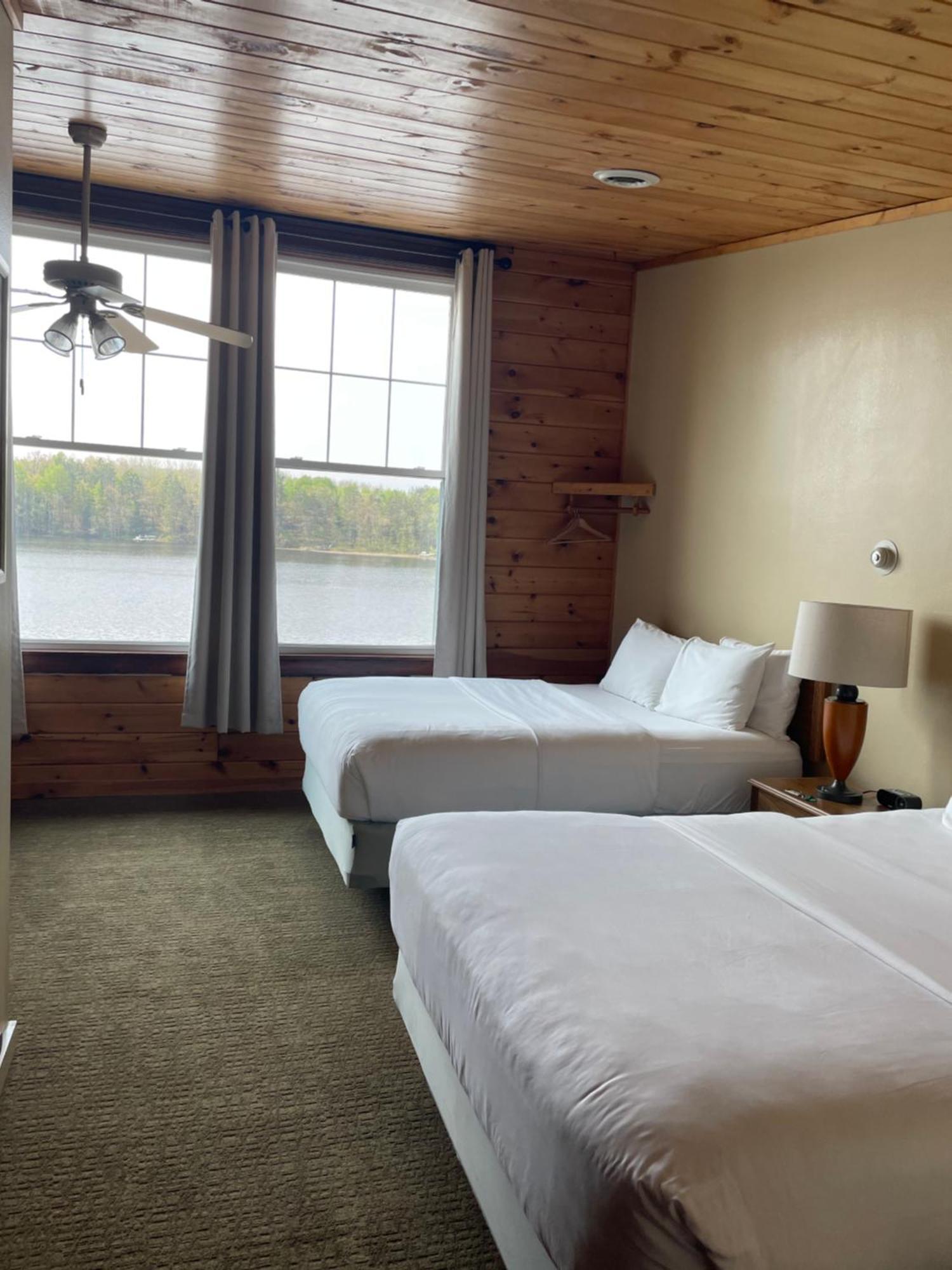 Hanging Horn Lakeside Resort Moose Lake Екстер'єр фото