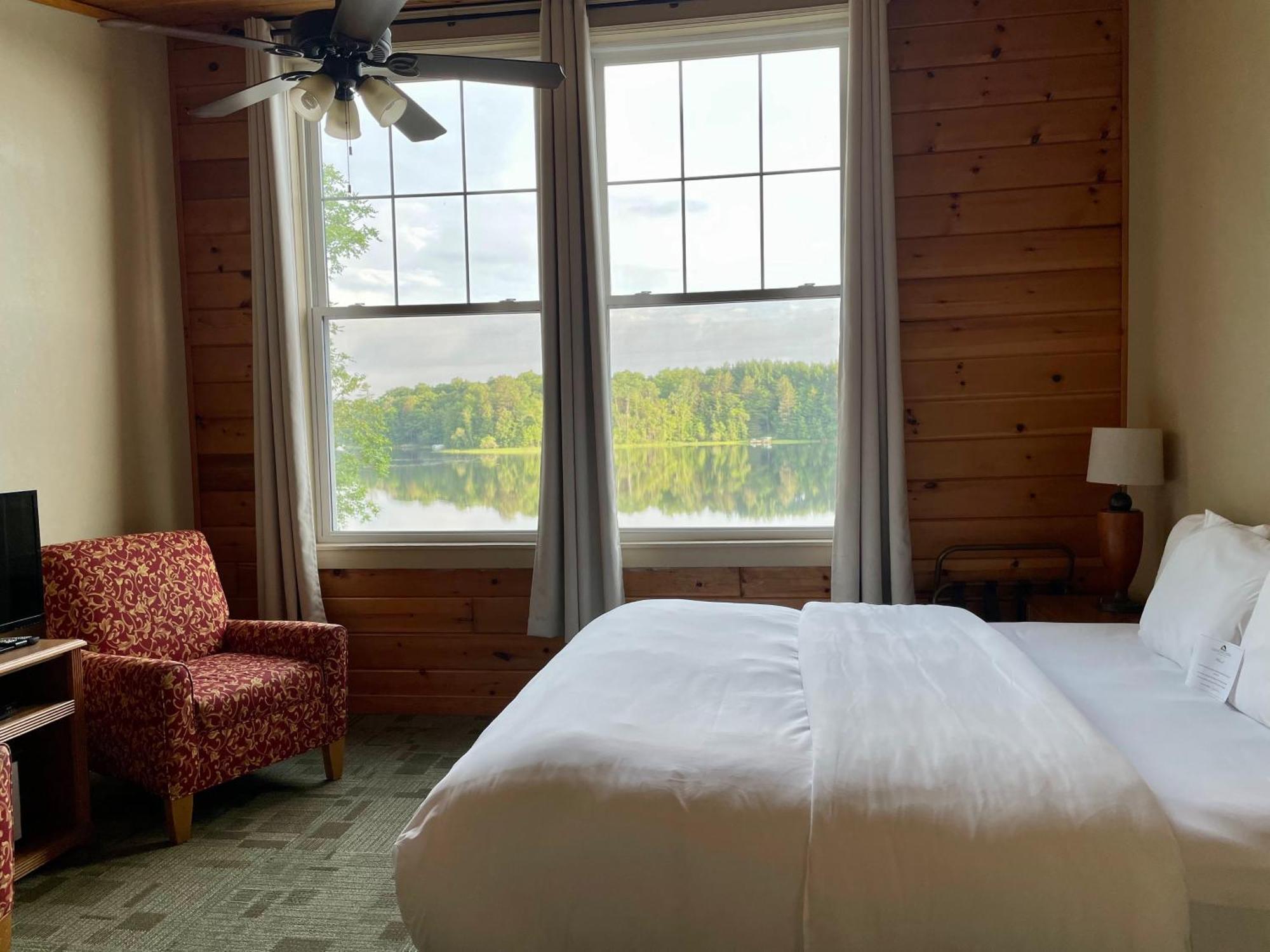 Hanging Horn Lakeside Resort Moose Lake Екстер'єр фото