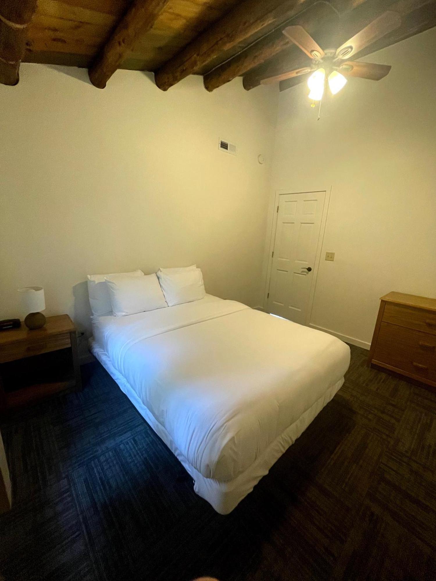 Hanging Horn Lakeside Resort Moose Lake Екстер'єр фото
