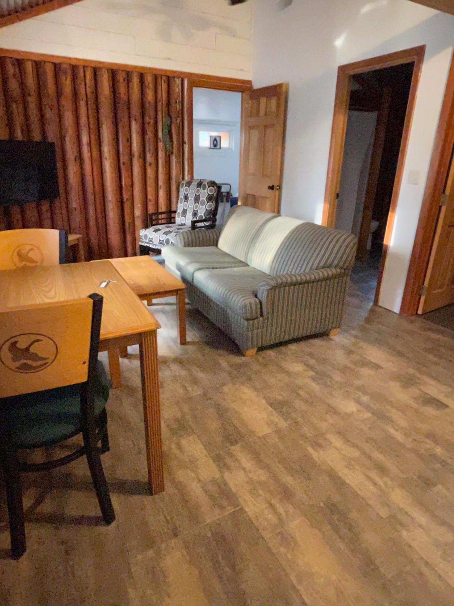 Hanging Horn Lakeside Resort Moose Lake Екстер'єр фото