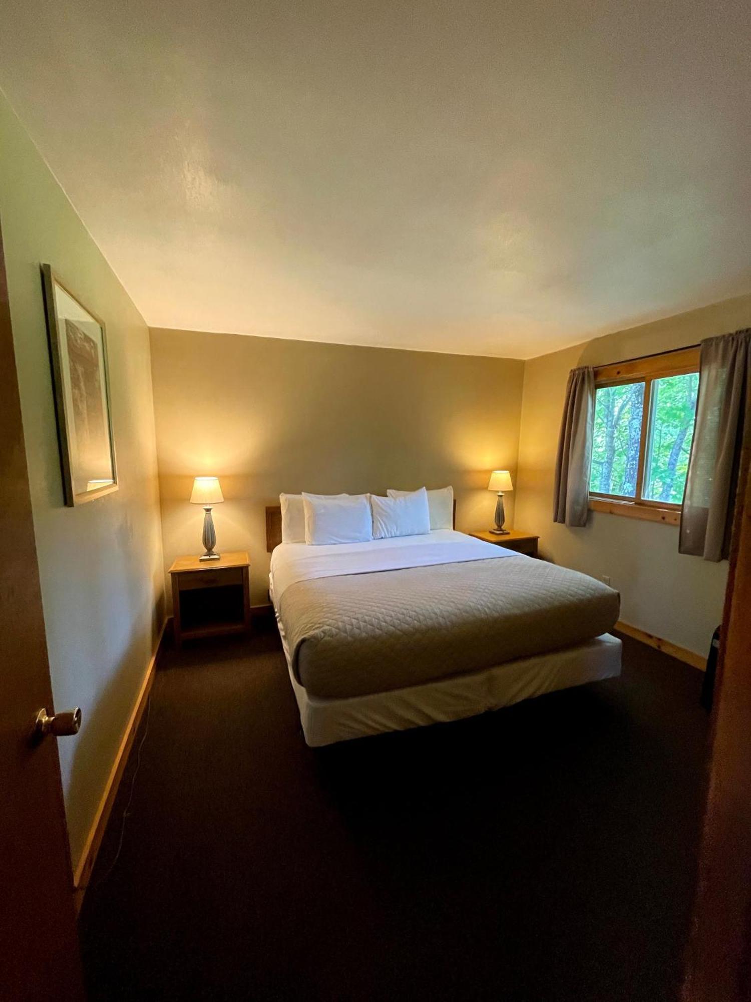 Hanging Horn Lakeside Resort Moose Lake Екстер'єр фото