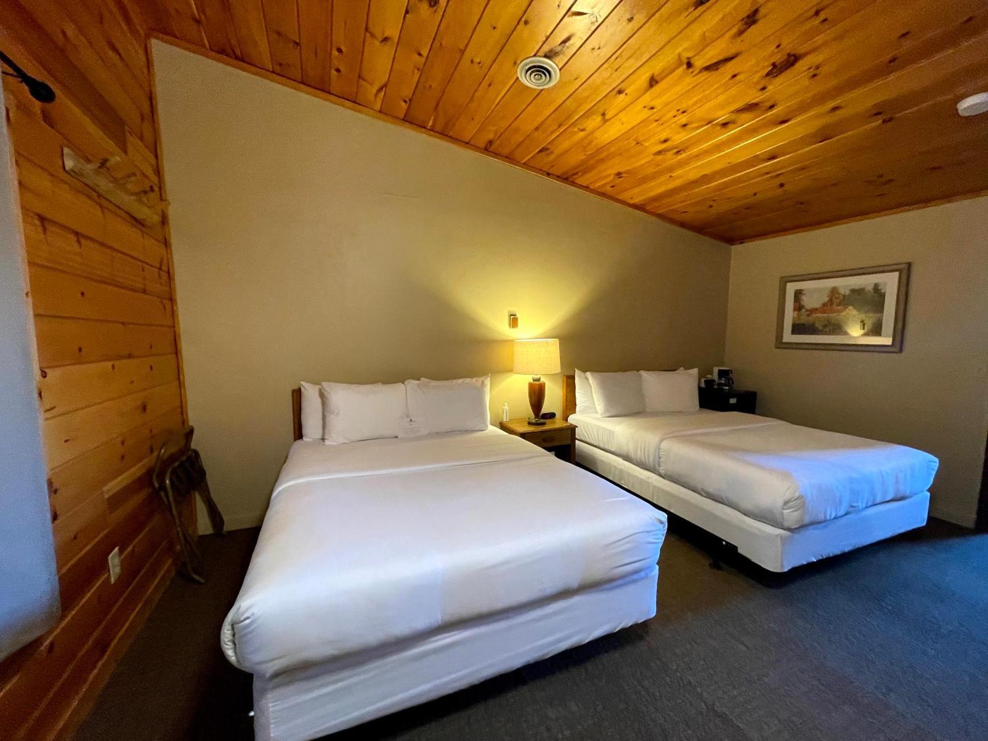 Hanging Horn Lakeside Resort Moose Lake Екстер'єр фото