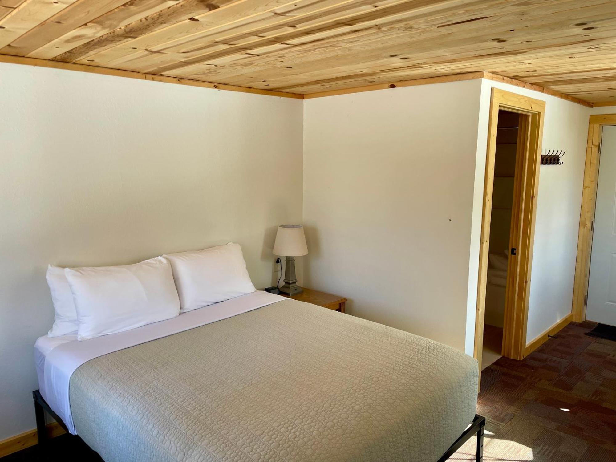 Hanging Horn Lakeside Resort Moose Lake Екстер'єр фото