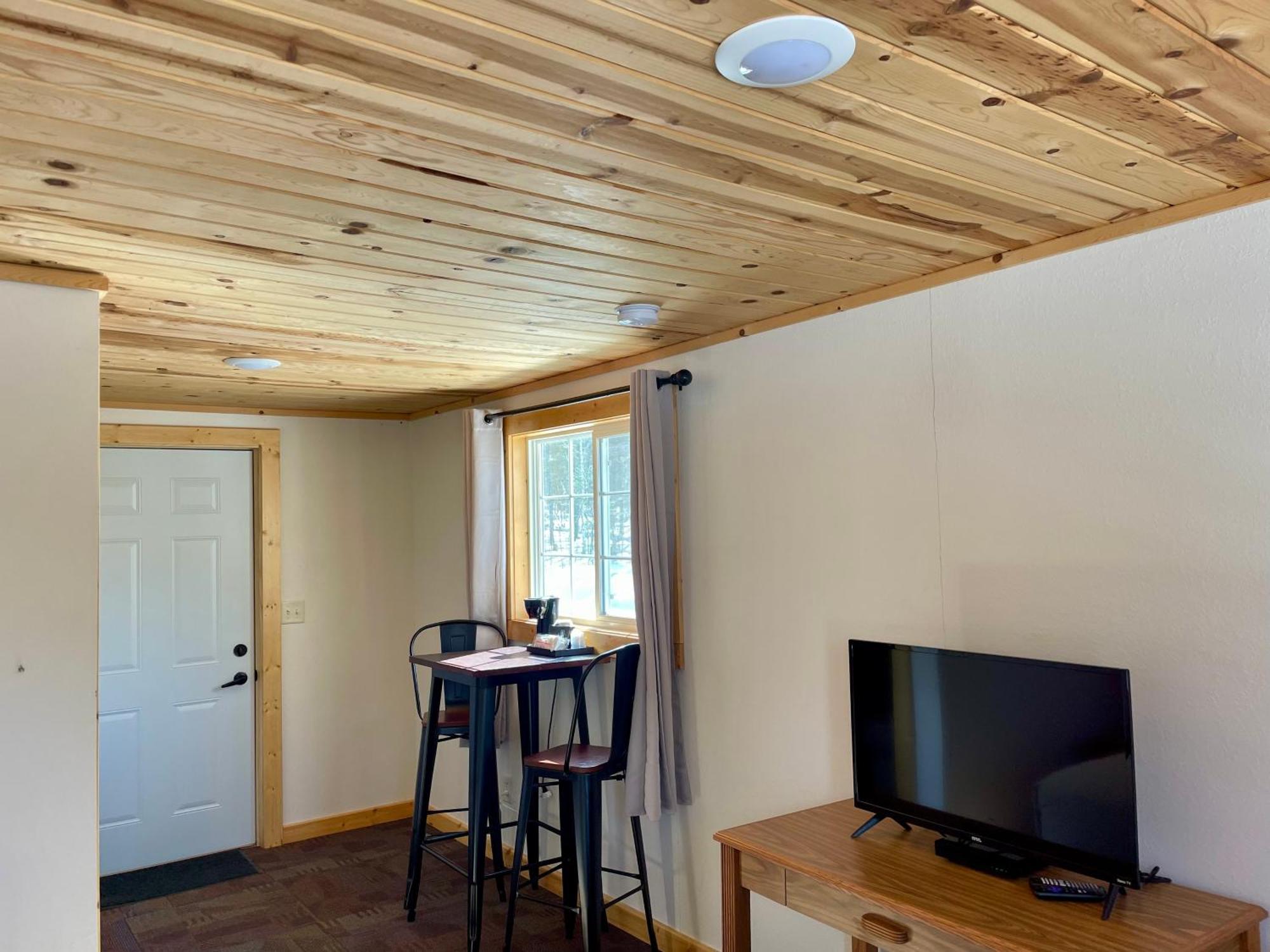 Hanging Horn Lakeside Resort Moose Lake Екстер'єр фото