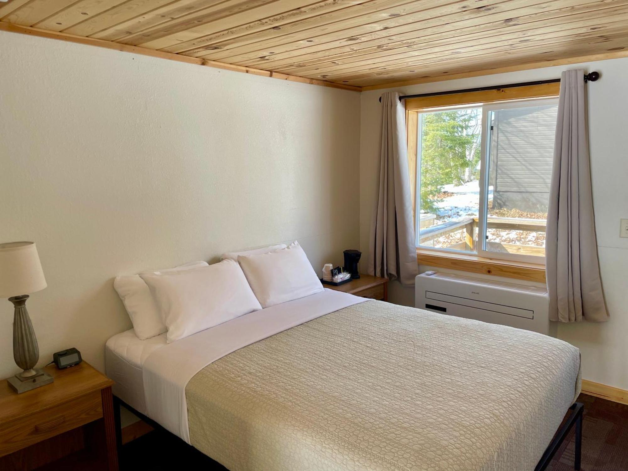 Hanging Horn Lakeside Resort Moose Lake Екстер'єр фото