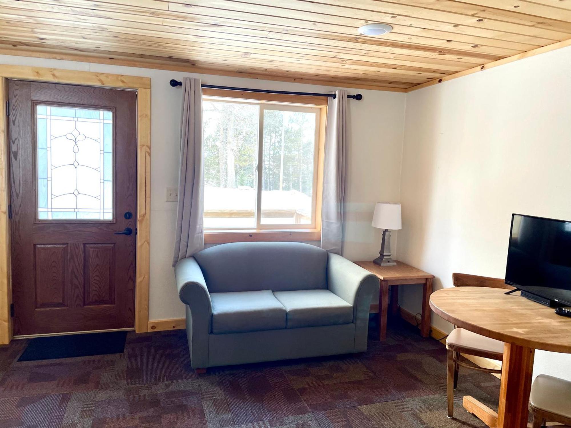 Hanging Horn Lakeside Resort Moose Lake Екстер'єр фото