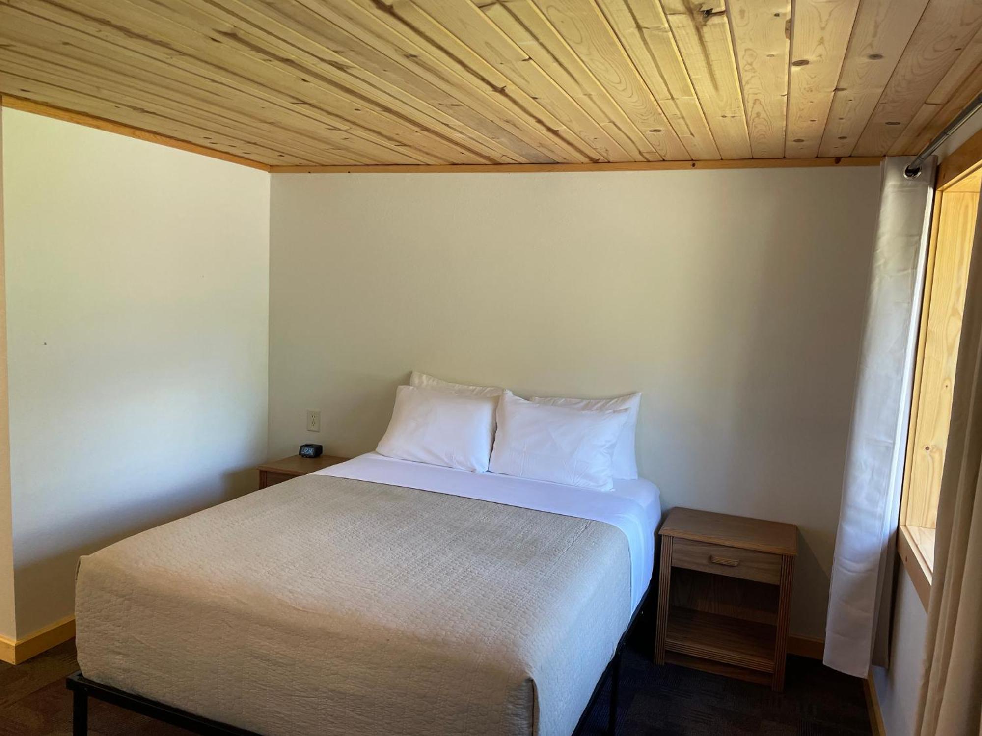 Hanging Horn Lakeside Resort Moose Lake Екстер'єр фото