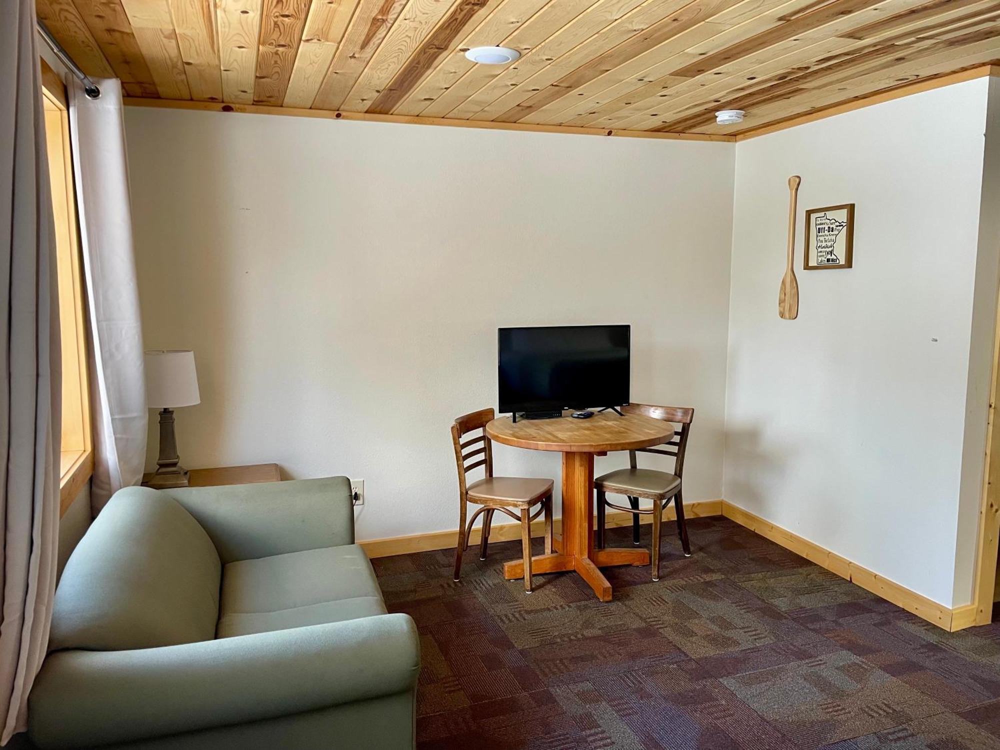 Hanging Horn Lakeside Resort Moose Lake Екстер'єр фото