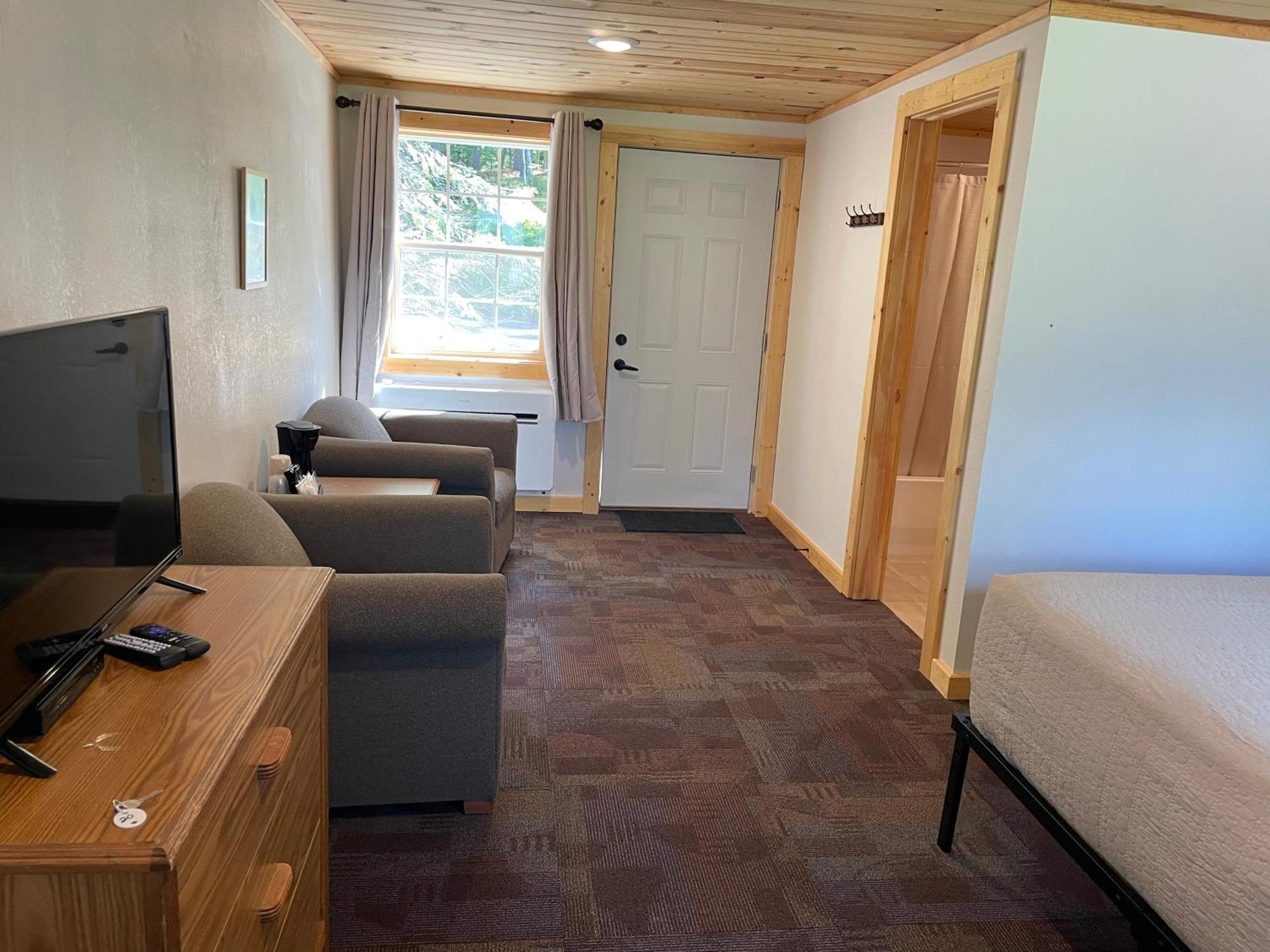 Hanging Horn Lakeside Resort Moose Lake Екстер'єр фото