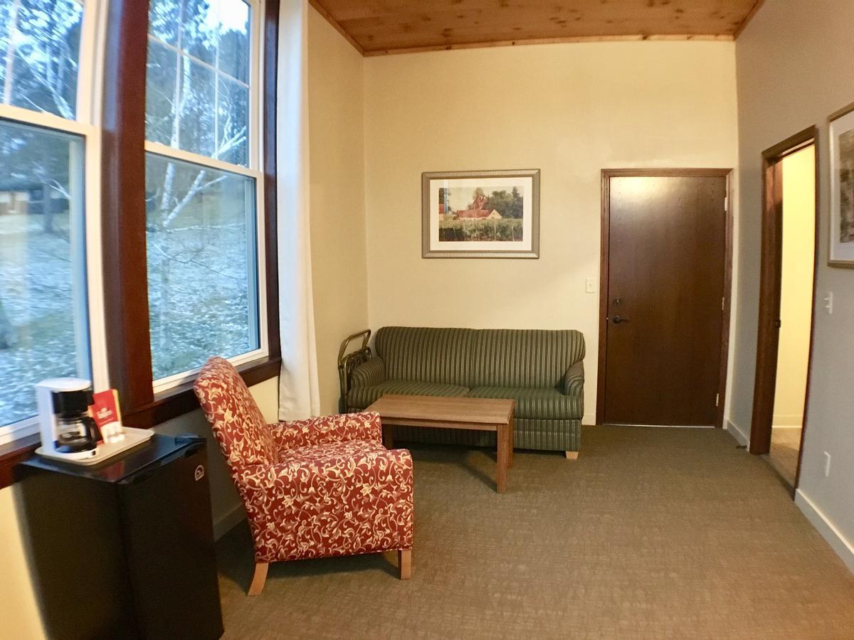 Hanging Horn Lakeside Resort Moose Lake Екстер'єр фото