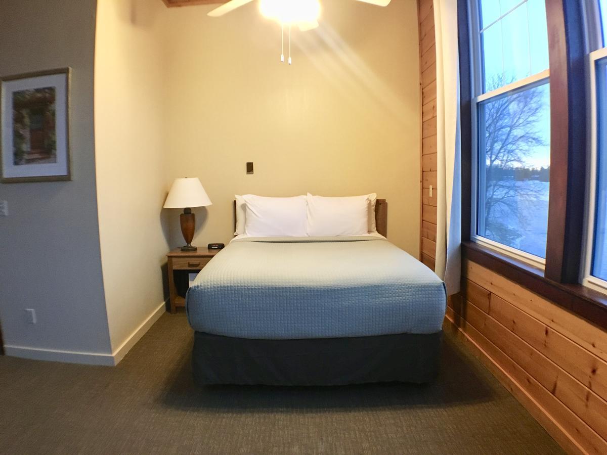 Hanging Horn Lakeside Resort Moose Lake Екстер'єр фото